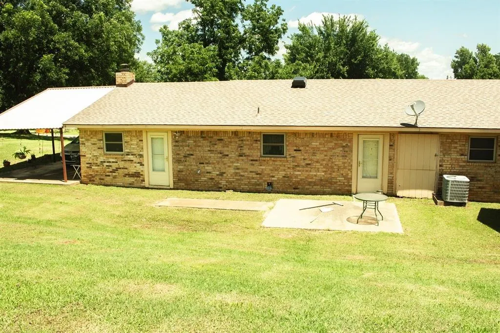 Photo 20 — 817 Park View Drive, Maysville, OK 73057
