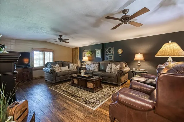 Photo 5 — 517 Garrett Street, Elk City, OK 73644