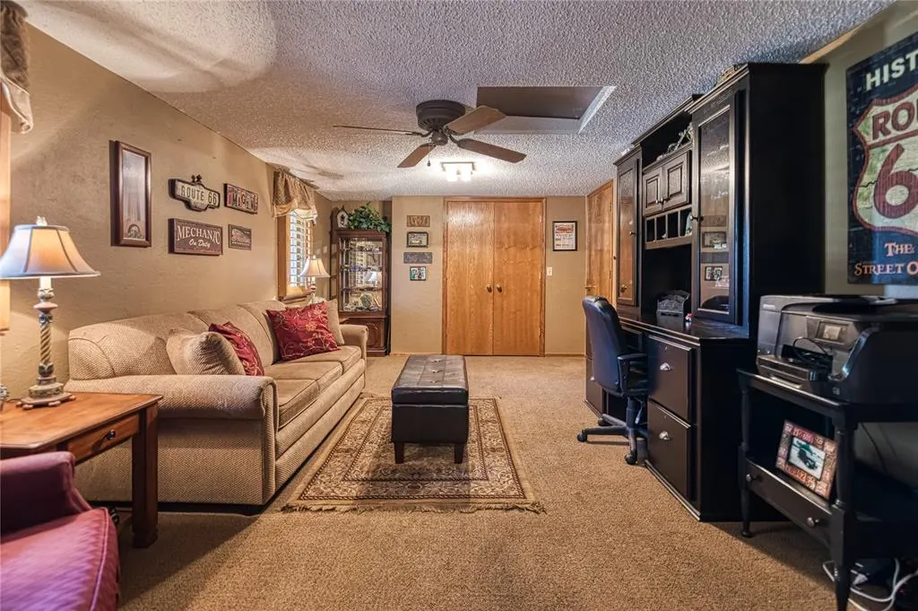 Photo 12 — 517 Garrett Street, Elk City, OK 73644