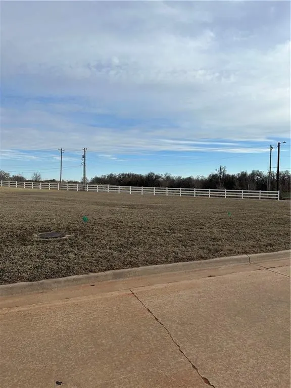 Front exterior — 100 Gambel Lane, Elk City, OK 73644