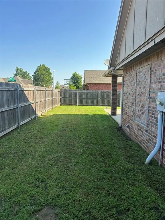 Photo 2 — 702 Bison, Enid, OK 73701
