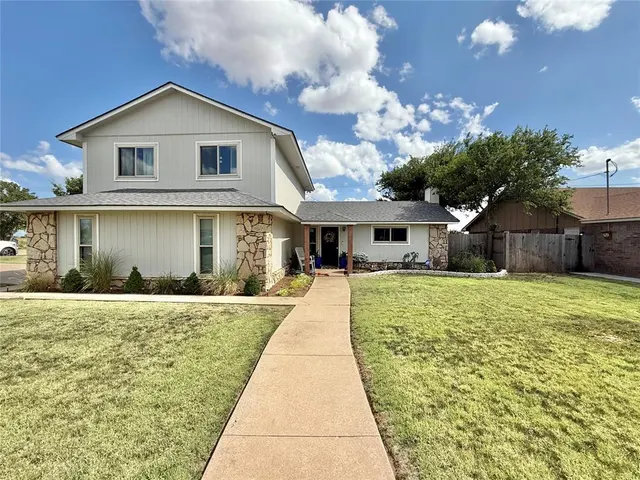 Front exterior — 2312 Galaxy Drive, Altus, OK 73521