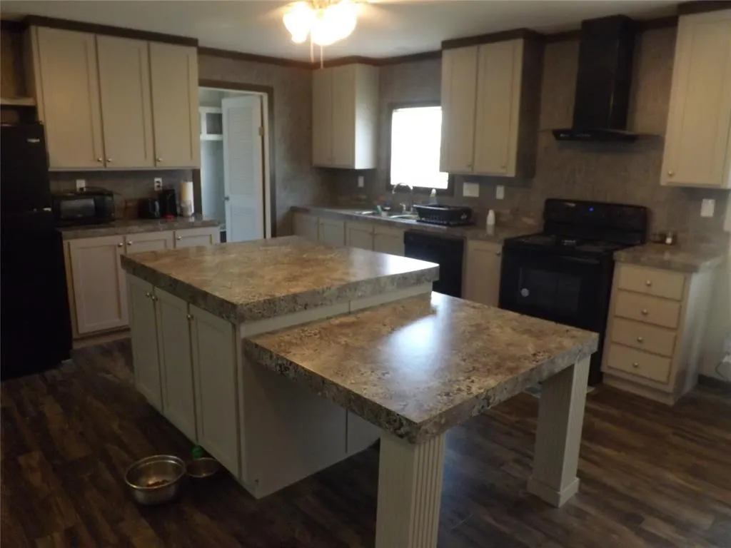 Photo 27 — 413 NW 3 RD. Street, Tipton, OK 73570