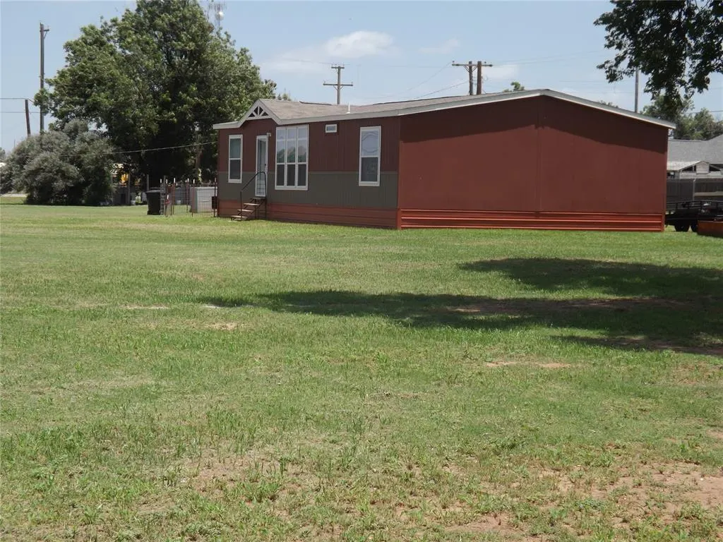 Photo 40 — 413 NW 3 RD. Street, Tipton, OK 73570