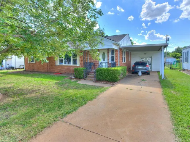 Photo 2 — 716 S 9th Street, Kingfisher, OK 73750