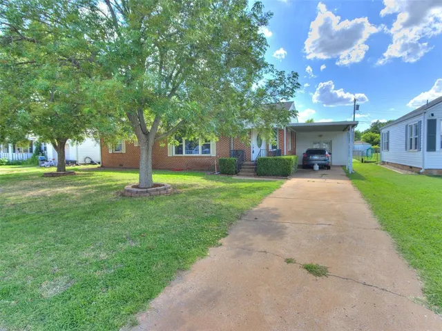Photo 3 — 716 S 9th Street, Kingfisher, OK 73750