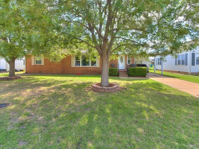 Photo 5 — 716 S 9th Street, Kingfisher, OK 73750