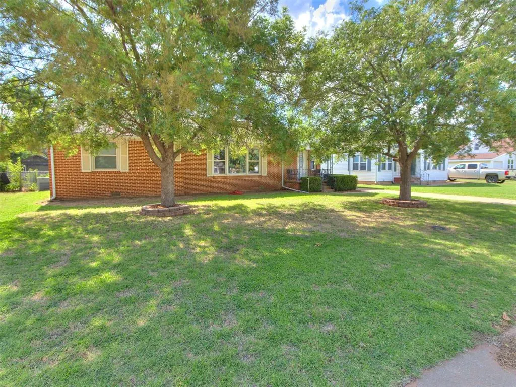 Photo 7 — 716 S 9th Street, Kingfisher, OK 73750