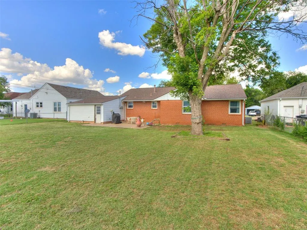 Photo 8 — 716 S 9th Street, Kingfisher, OK 73750