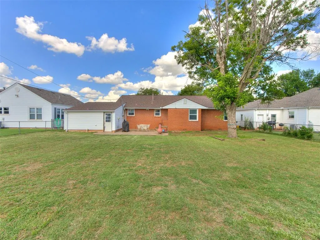 Photo 9 — 716 S 9th Street, Kingfisher, OK 73750