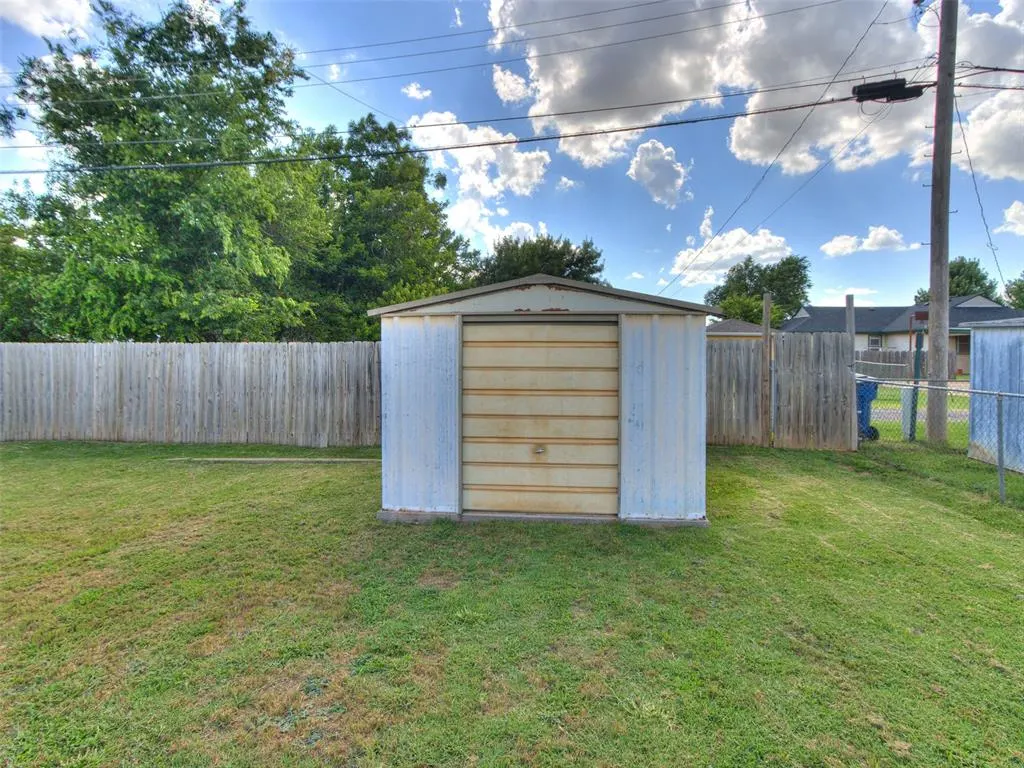 Photo 11 — 716 S 9th Street, Kingfisher, OK 73750