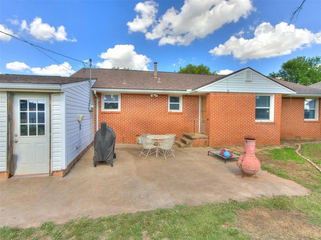 Photo 12 — 716 S 9th Street, Kingfisher, OK 73750