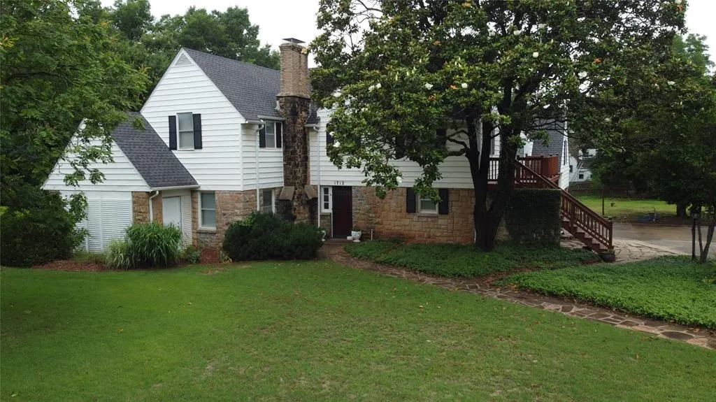 Front exterior — 1712 W University Avenue, Stillwater, OK 74074