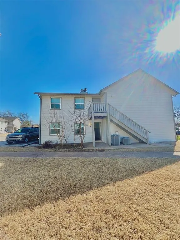 Photo 2 — 320 Falcon Court 3, Norman, OK 73069