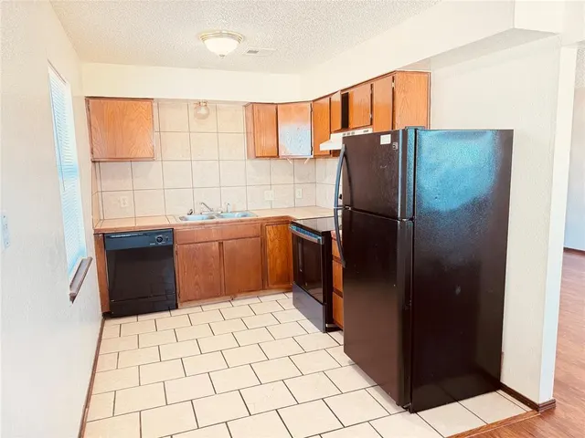 Photo 8 — 320 Falcon Court 3, Norman, OK 73069
