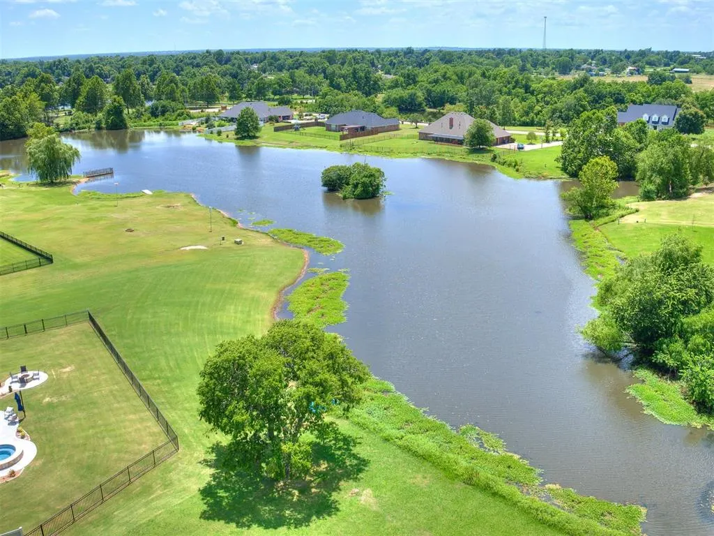 Photo 6 — 112 Lake Shore Drive, Shawnee, OK 74804