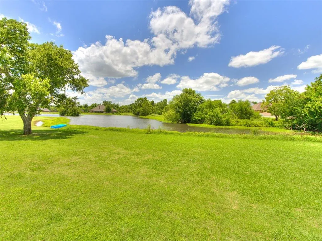 Photo 9 — 112 Lake Shore Drive, Shawnee, OK 74804
