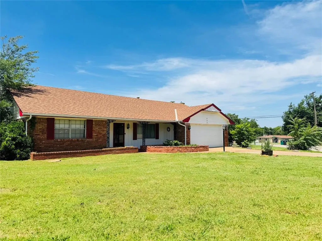 Photo 2 — 302 NE 60th Street, Oklahoma City, OK 73105