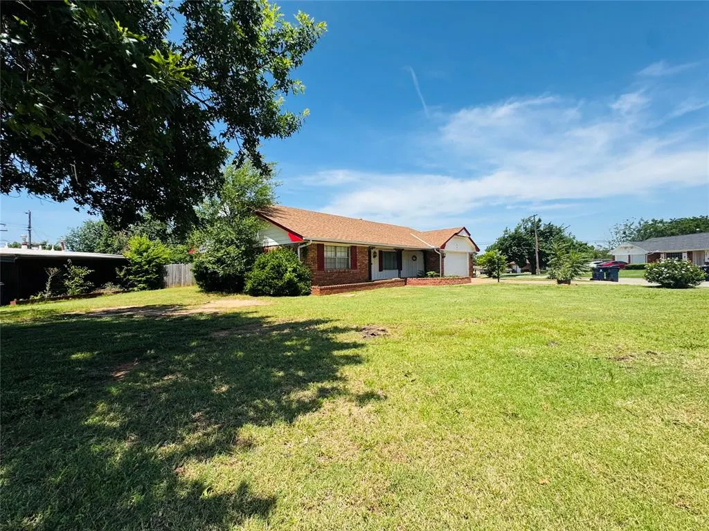 Photo 3 — 302 NE 60th Street, Oklahoma City, OK 73105