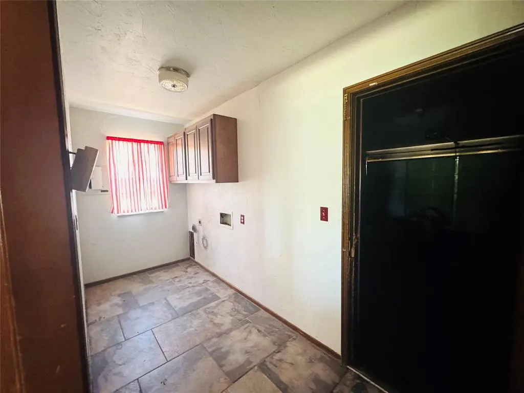 Photo 7 — 302 NE 60th Street, Oklahoma City, OK 73105