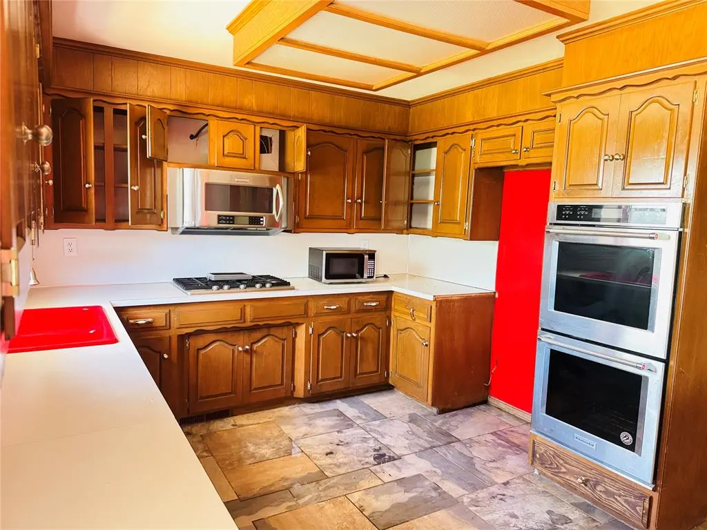 Photo 9 — 302 NE 60th Street, Oklahoma City, OK 73105