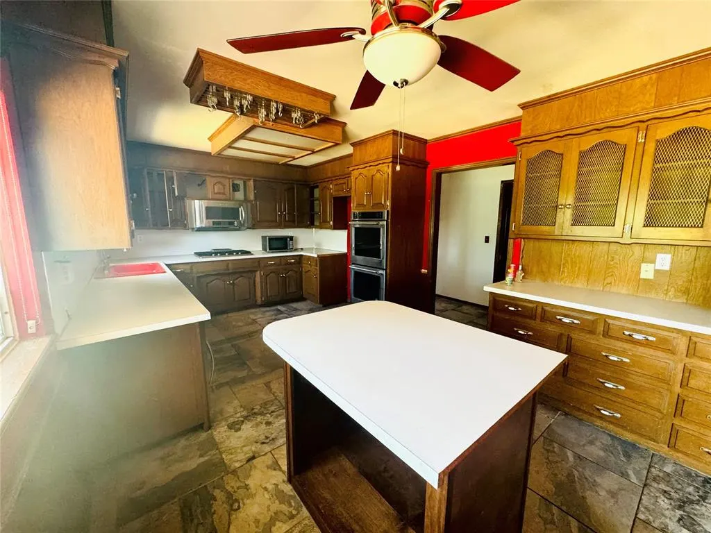Photo 10 — 302 NE 60th Street, Oklahoma City, OK 73105