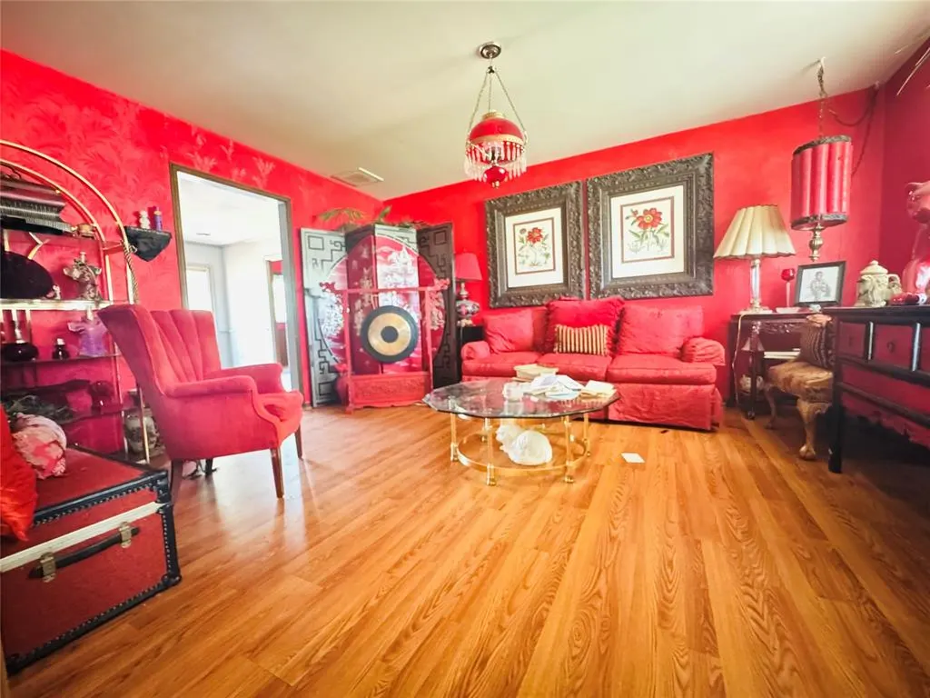 Photo 11 — 302 NE 60th Street, Oklahoma City, OK 73105