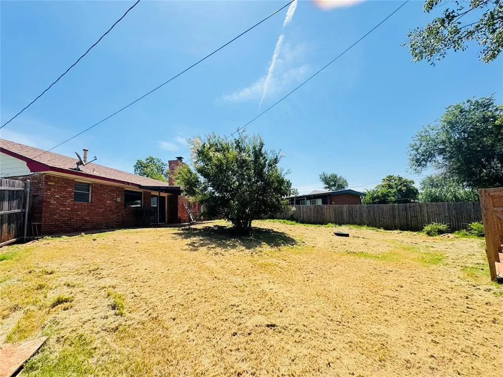 Photo 16 — 302 NE 60th Street, Oklahoma City, OK 73105