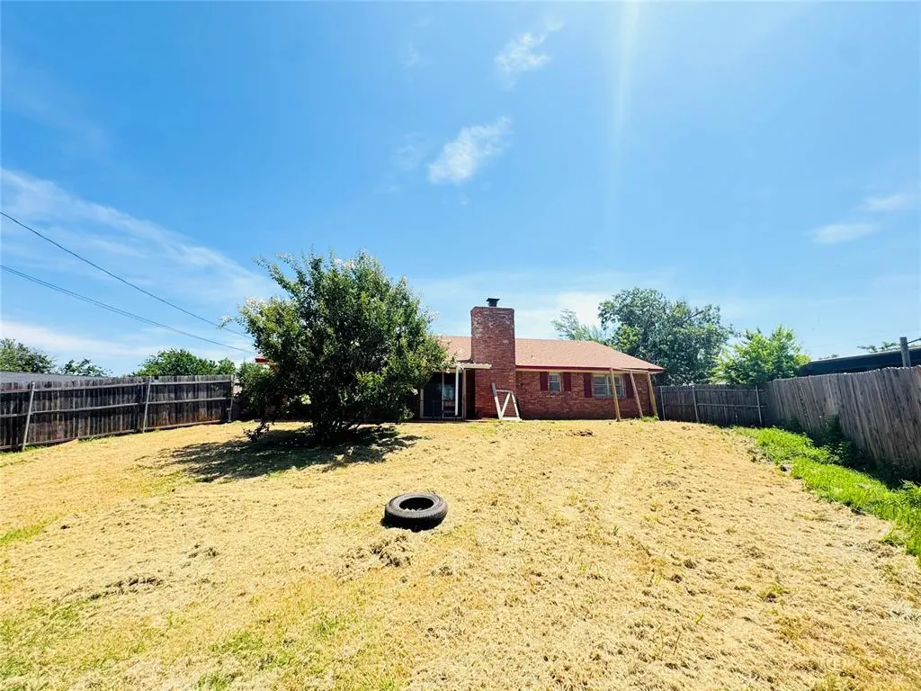 Photo 17 — 302 NE 60th Street, Oklahoma City, OK 73105