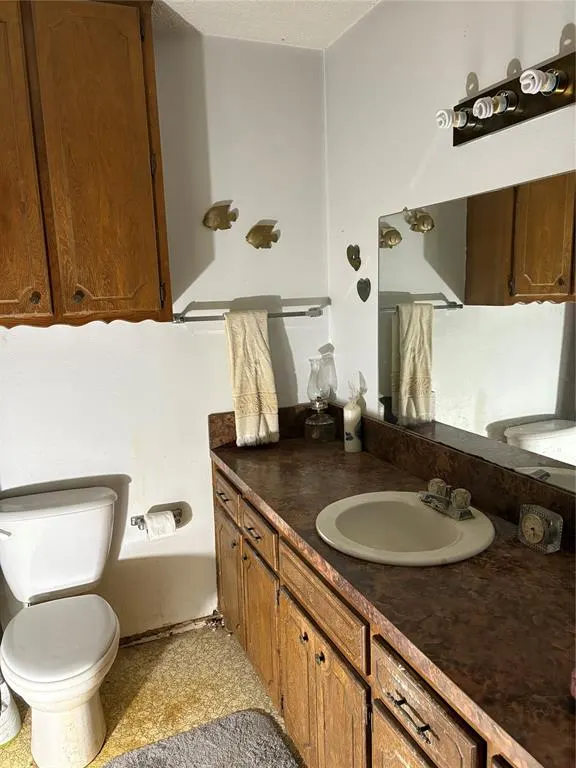 Photo 5 — 705 E Benton Avenue, Sayre, OK 73662