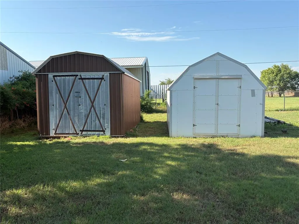 Photo 9 — 705 E Benton Avenue, Sayre, OK 73662