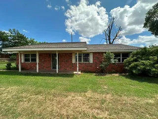 Sold home at 900 W Lakeview Road