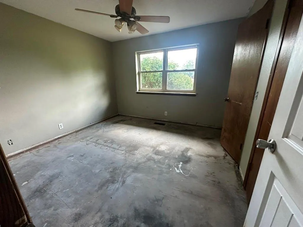 Photo 8 — 900 W Lakeview Road, Elk City, OK 73644