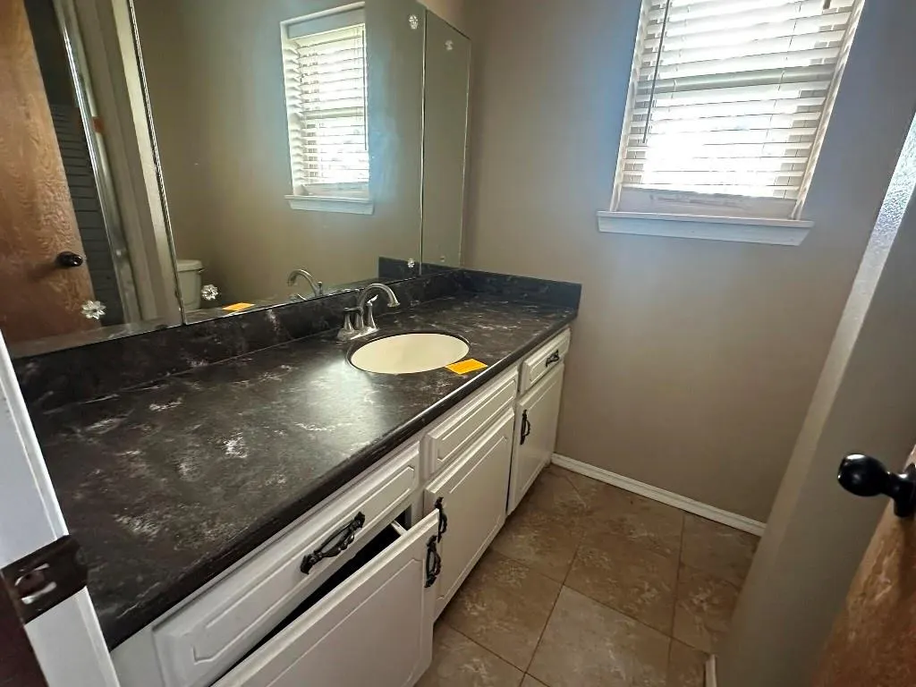 Photo 10 — 900 W Lakeview Road, Elk City, OK 73644
