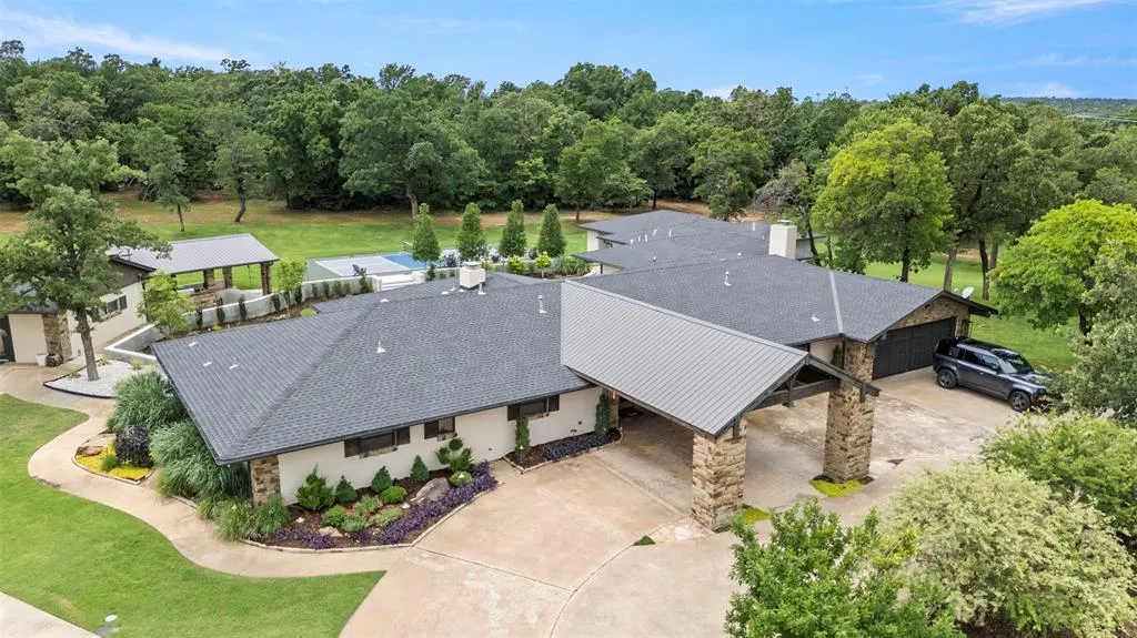 Front exterior — 2800 E 15th Street, Edmond, OK 73013