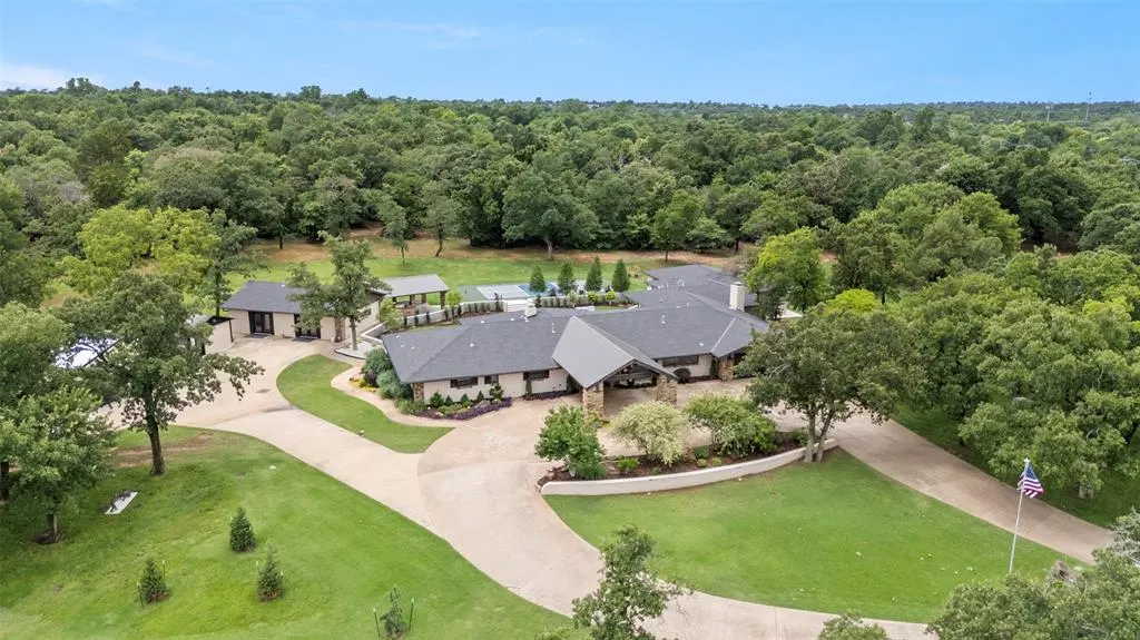 Photo 2 — 2800 E 15th Street, Edmond, OK 73013