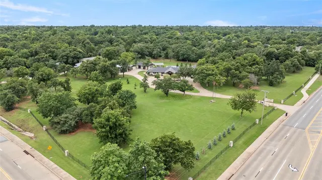 Photo 3 — 2800 E 15th Street, Edmond, OK 73013