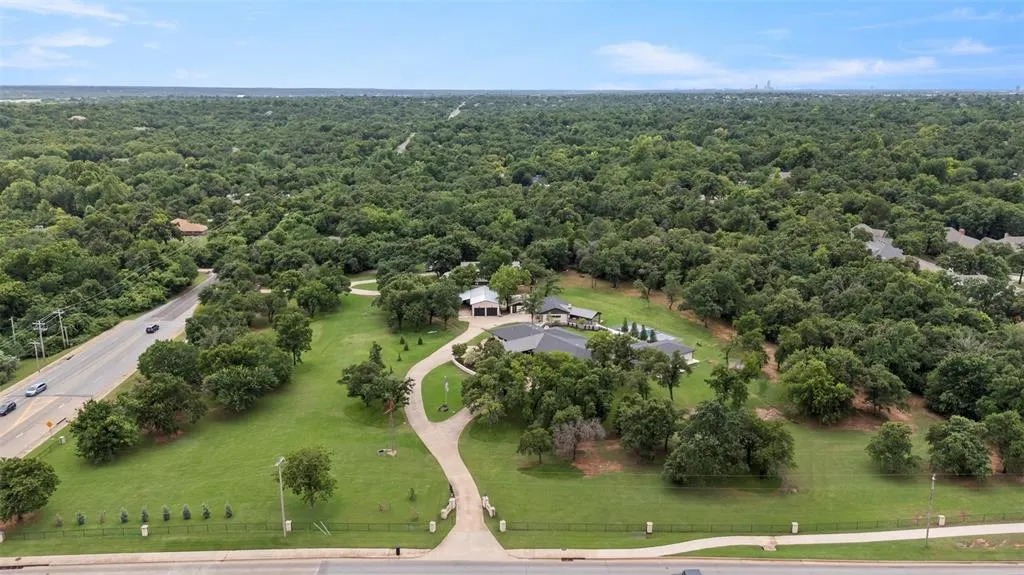 Photo 4 — 2800 E 15th Street, Edmond, OK 73013