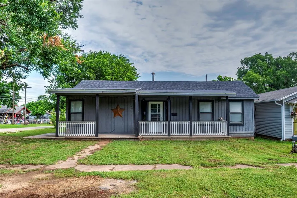 Front exterior — 201 E 2nd Street, Stroud, OK 74079