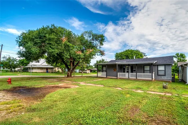 Photo 2 — 201 E 2nd Street, Stroud, OK 74079