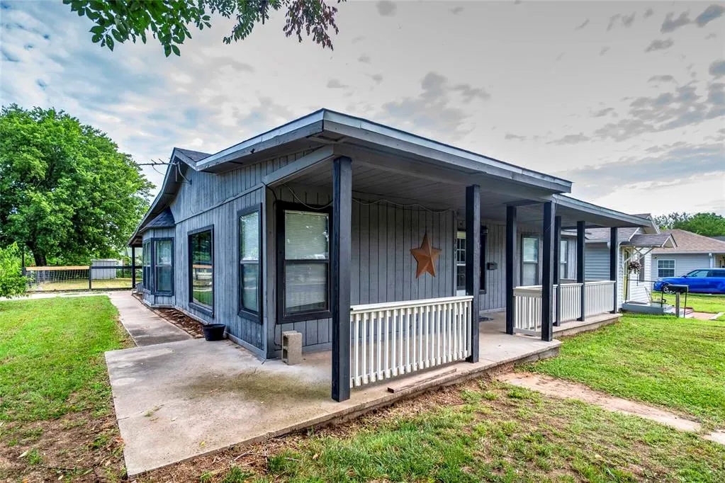 Photo 3 — 201 E 2nd Street, Stroud, OK 74079