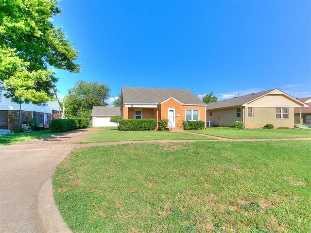 Photo 5 — 1012 S 8th Street, Kingfisher, OK 73750