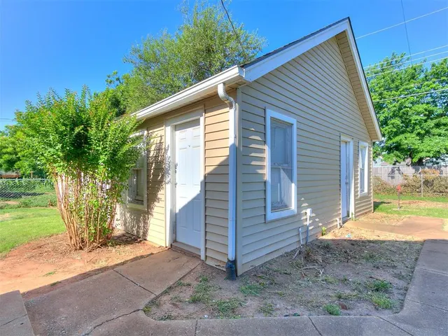 Photo 8 — 1012 S 8th Street, Kingfisher, OK 73750