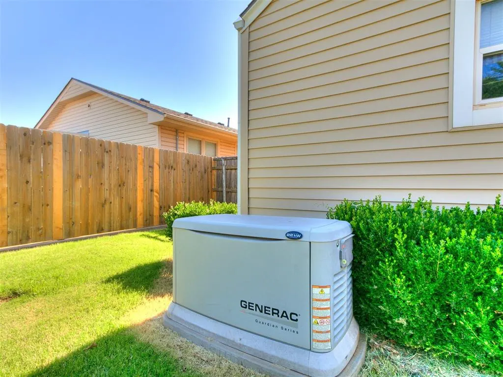 Photo 9 — 1012 S 8th Street, Kingfisher, OK 73750