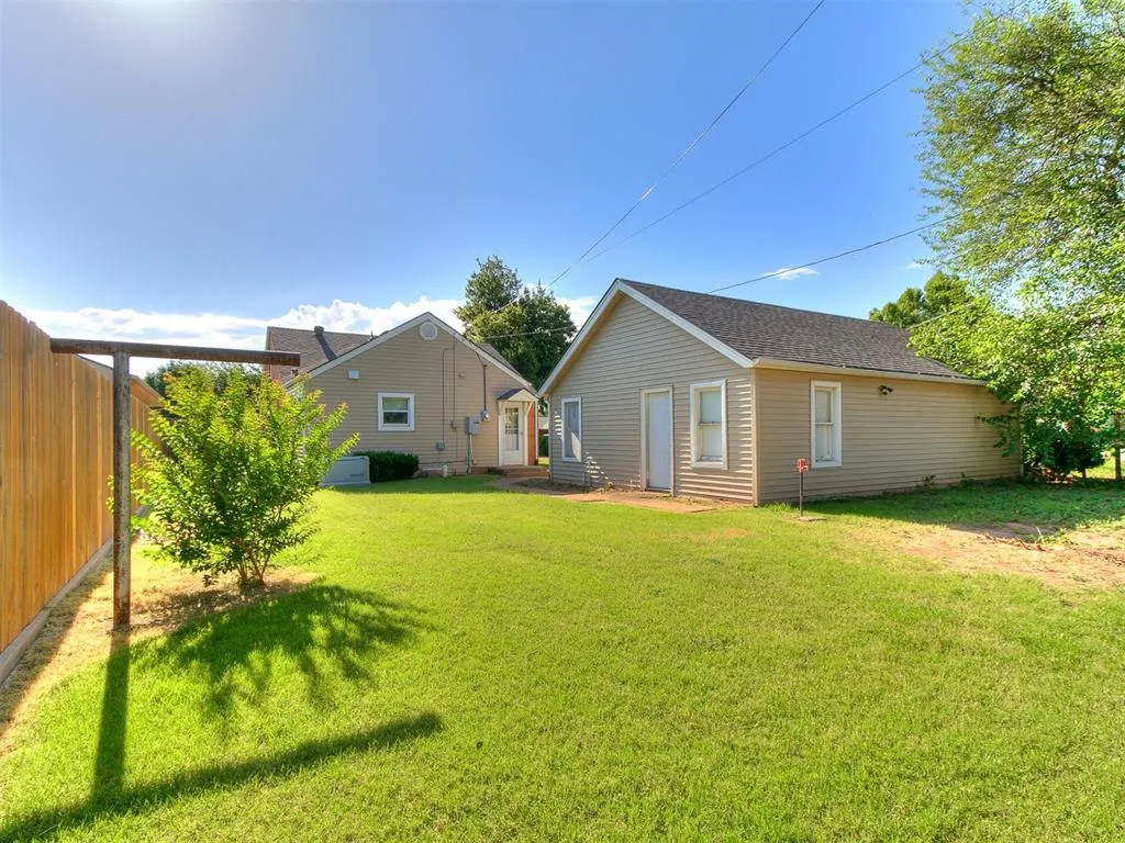 Photo 10 — 1012 S 8th Street, Kingfisher, OK 73750