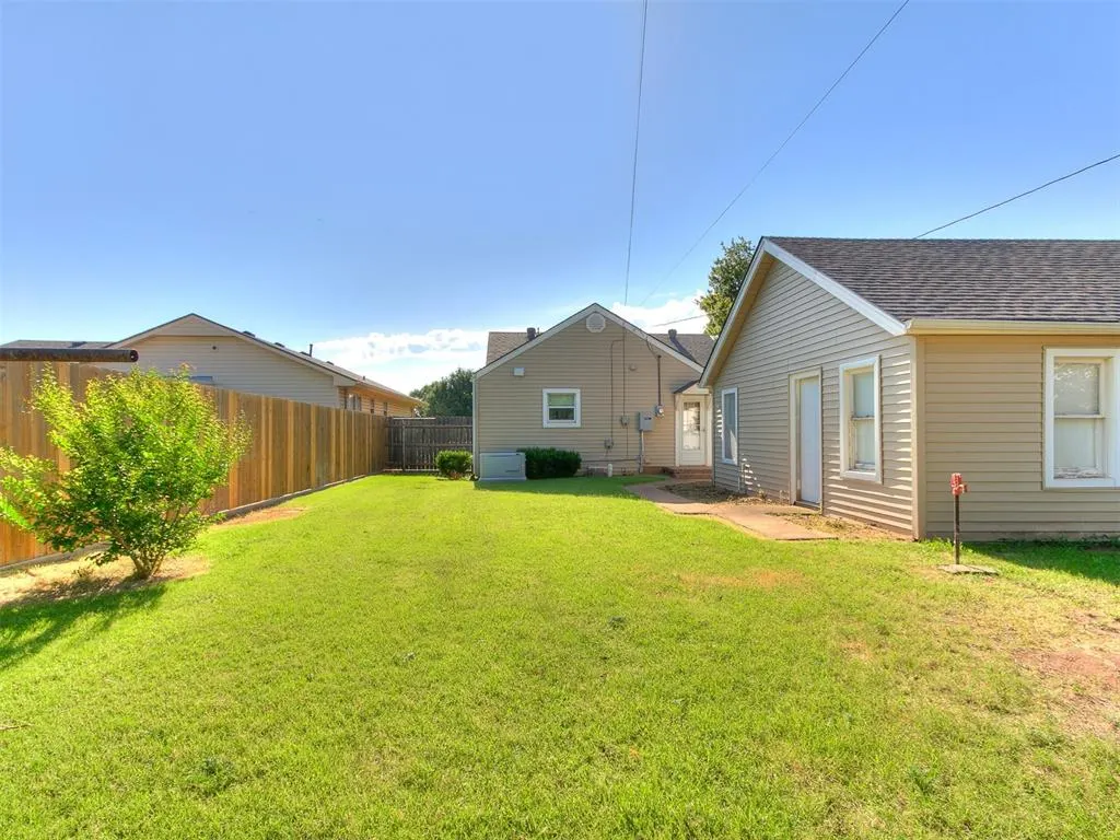 Photo 11 — 1012 S 8th Street, Kingfisher, OK 73750