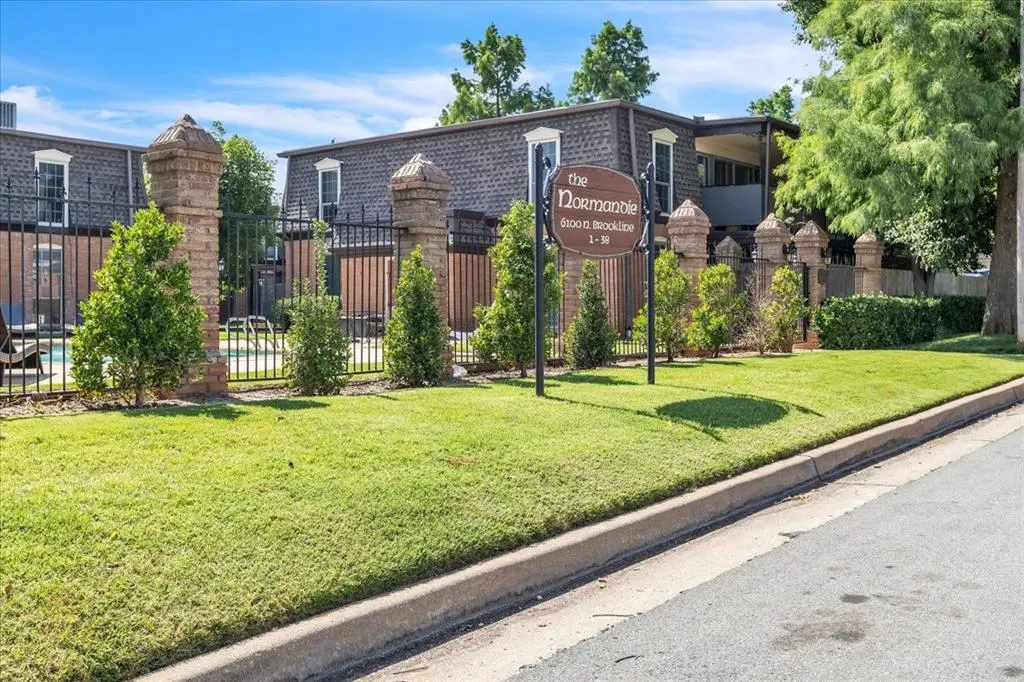 Front exterior — 6100 N Brookline Avenue 2, Oklahoma City, OK 73112