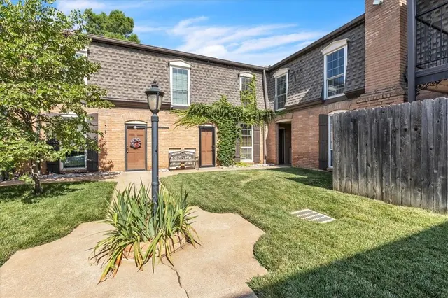Photo 3 — 6100 N Brookline Avenue 2, Oklahoma City, OK 73112
