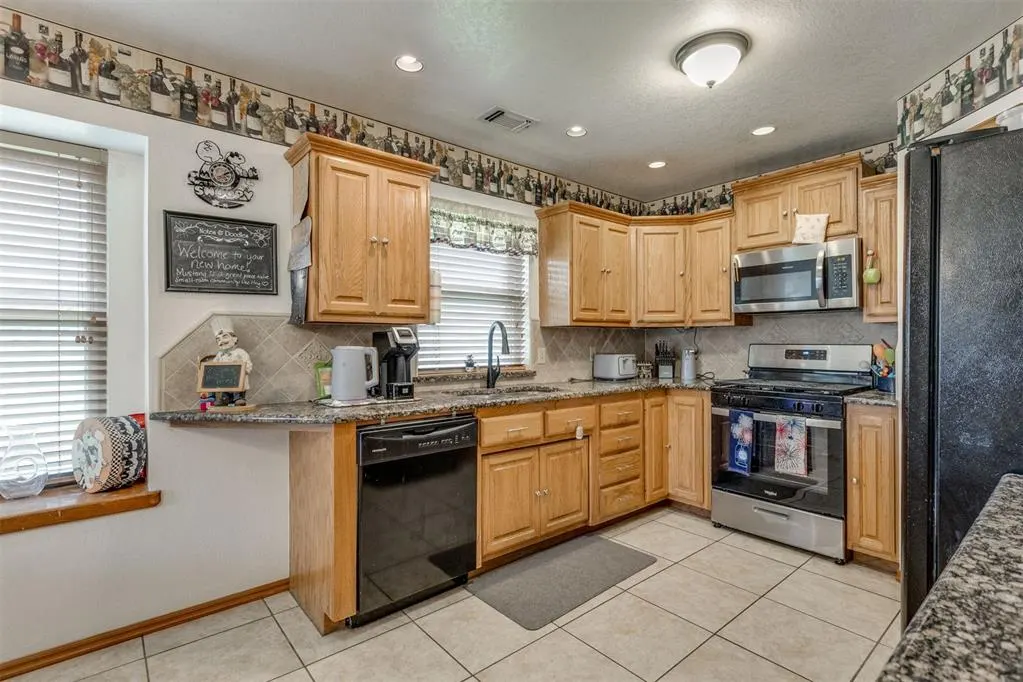 Photo 21 — 408 E Magnolia Terrace, Mustang, OK 73064