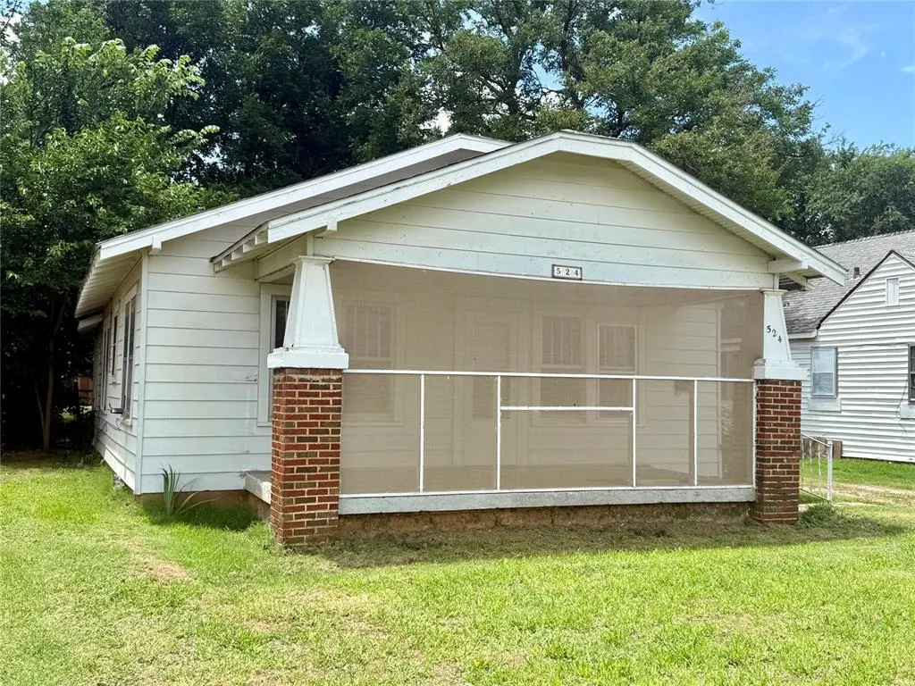 Front exterior — 524 S 8th Street, Clinton, OK 73601